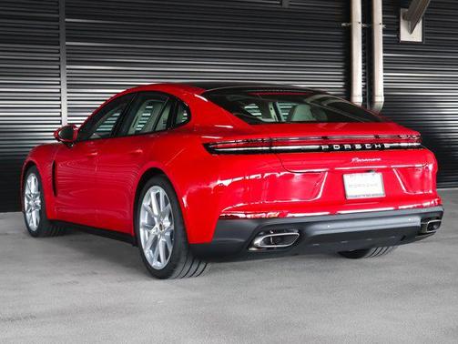 2025 Porsche Panamera 4