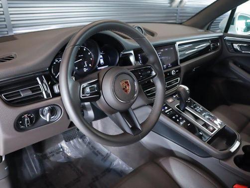 2025 Porsche Macan AWD