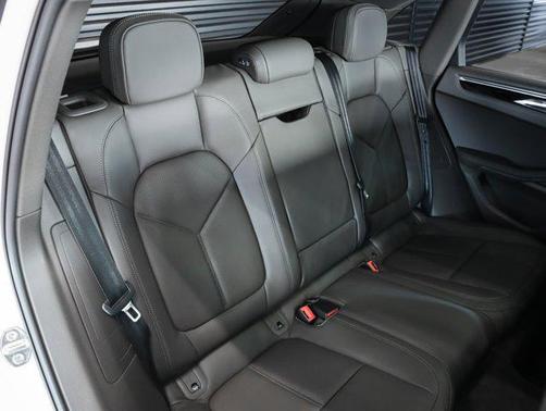 2025 Porsche Macan AWD