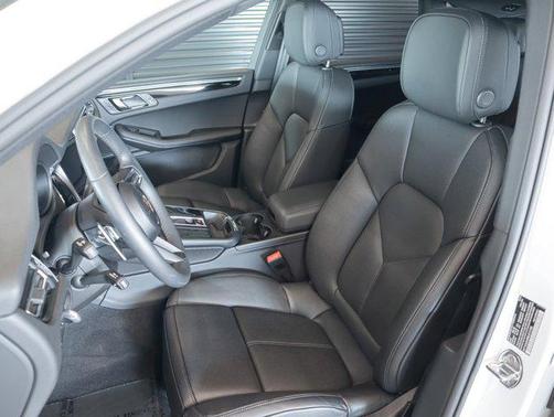 2025 Porsche Macan AWD