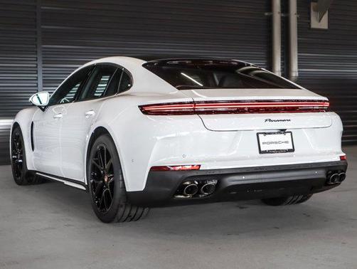 2026 Porsche Panamera 4 dr