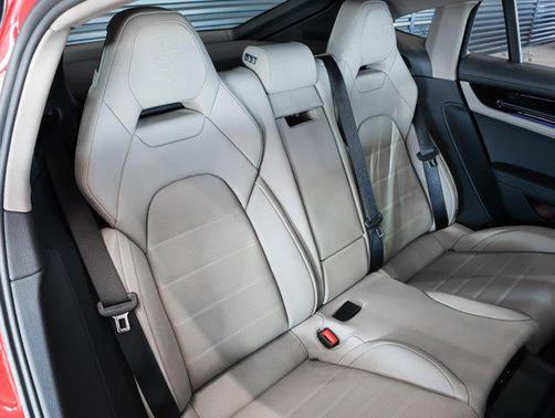2026 Porsche Panamera 4 dr
