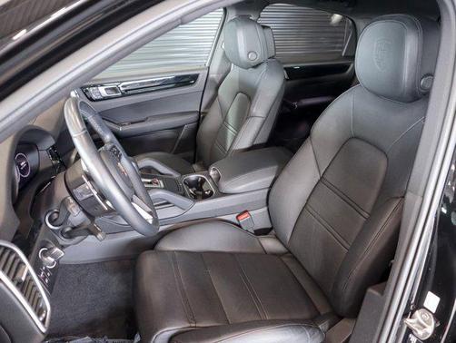 2022 Porsche Cayenne Cayenne