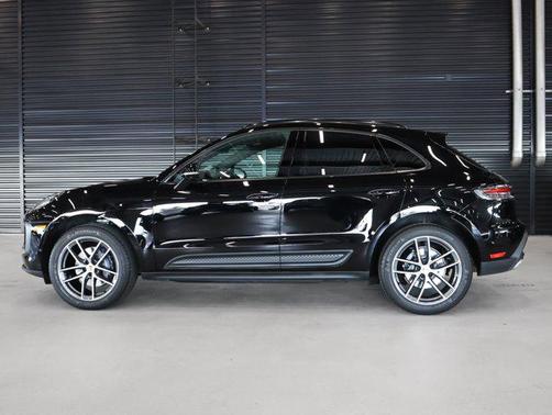 2022 Porsche Macan AWD