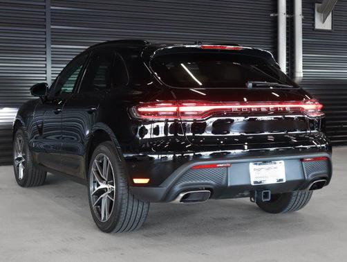 2022 Porsche Macan AWD