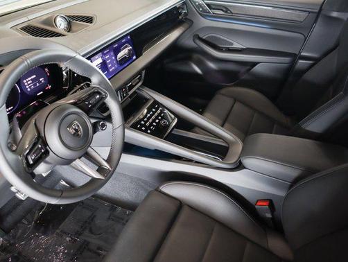 Chalk 2026 Porsche Macan Macan Electric Turbo