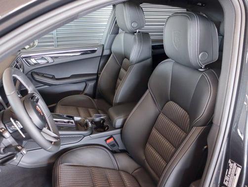 Volcano Gry 2026 Porsche Macan T