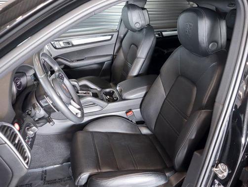 2023 Porsche Cayenne Platinum Edition