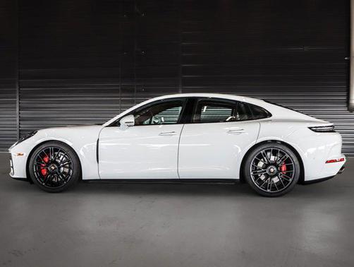 2026 Porsche Panamera GTS