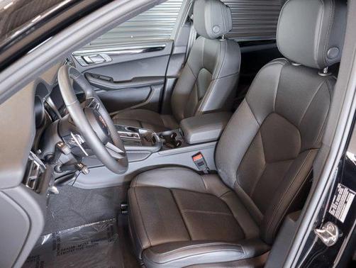 2025 Porsche Macan AWD