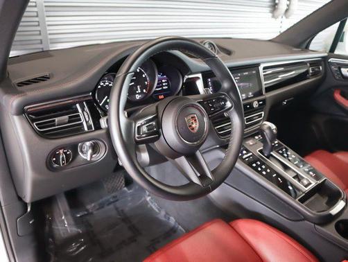 2024 Porsche Macan AWD