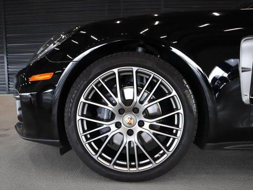 2023 Porsche Panamera Platinum Edition