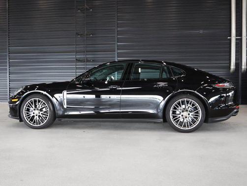 2023 Porsche Panamera Platinum Edition