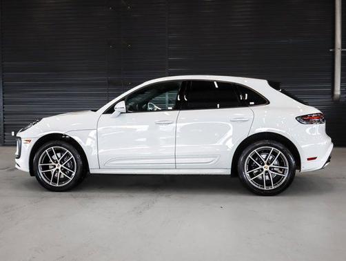 2022 Porsche Macan AWD