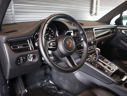 2022 Porsche Macan Base