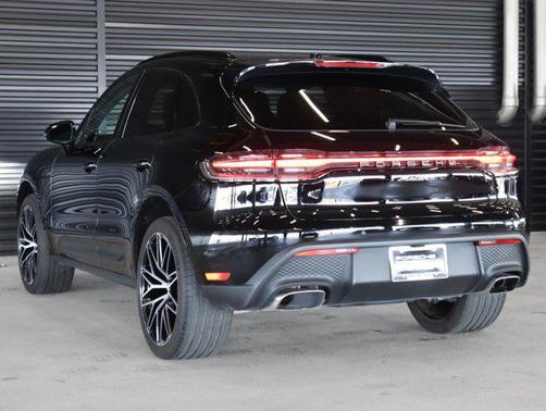 2022 Porsche Macan Base