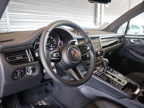 2026 Porsche Macan AWD