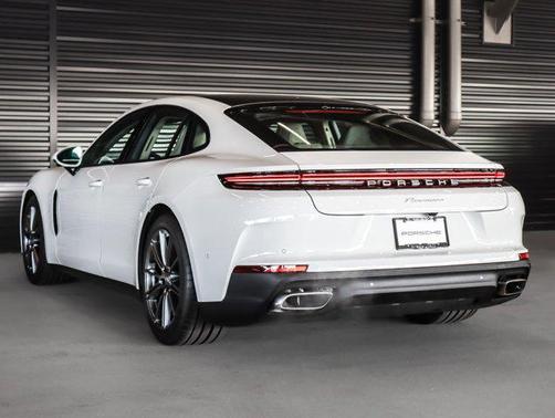 2026 Porsche Panamera 4 dr