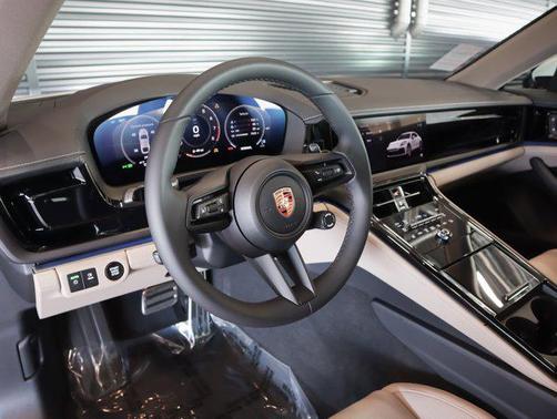 2026 Porsche Panamera 4 dr