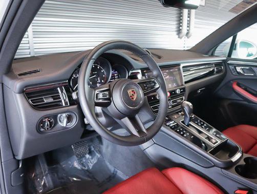 2025 Porsche Macan AWD