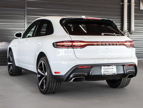 2025 Porsche Macan AWD