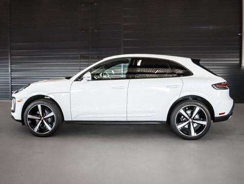 2025 Porsche Macan AWD