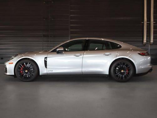2020 Porsche Panamera GTS