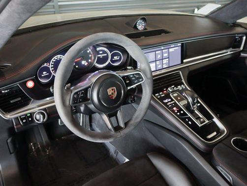 2020 Porsche Panamera GTS