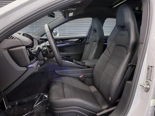 2026 Porsche Panamera 4 dr