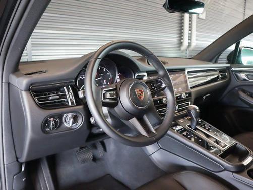 2025 Porsche Macan AWD