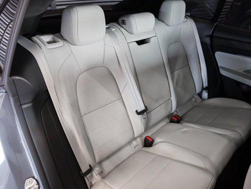 2025 Porsche Macan Turbo