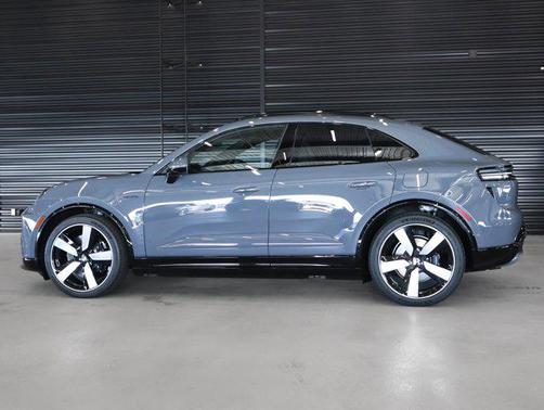 2025 Porsche Macan Turbo