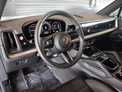 2025 Porsche Cayenne AWD
