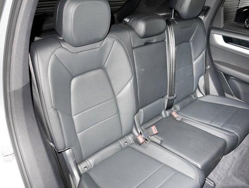 2025 Porsche Cayenne AWD