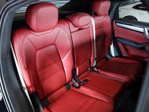 2023 Porsche Cayenne Platinum Edition