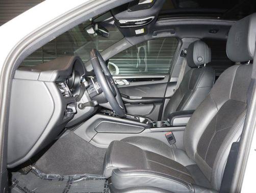 2022 Porsche Macan Base