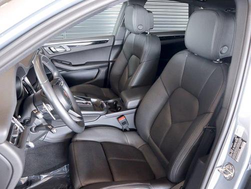 Dolomite Sil 2022 Porsche Macan Macan