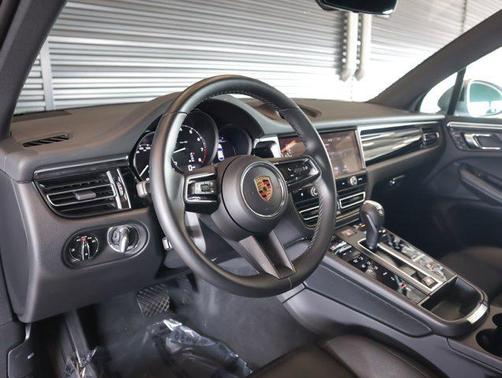 Dolomite Sil 2022 Porsche Macan Macan