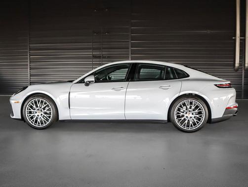 Ice Grey Metallic 2025 Porsche Panamera 4