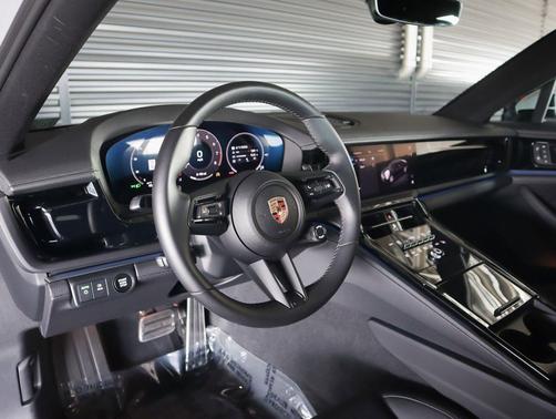 Ice Grey Metallic 2025 Porsche Panamera 4
