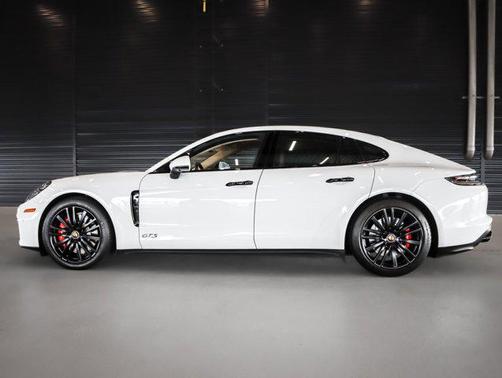 2023 Porsche Panamera GTS