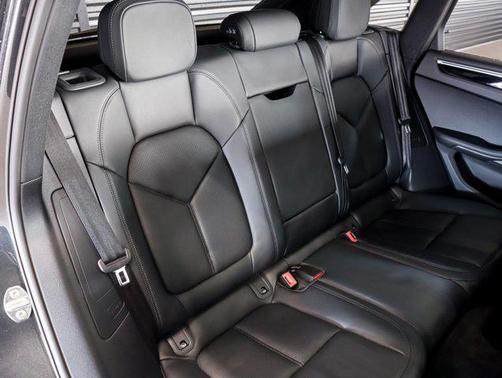 2023 Porsche Macan AWD