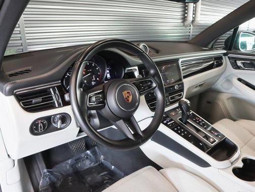 2022 Porsche Macan AWD