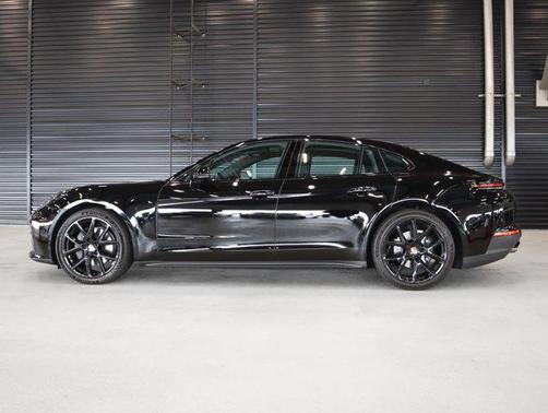 2025 Porsche Panamera RWD