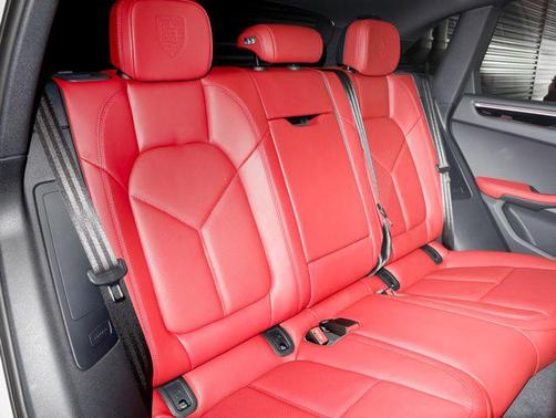 2025 Porsche Macan AWD