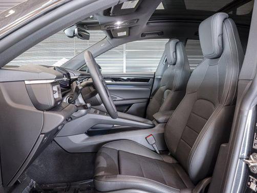 Volcano Gry 2026 Porsche Macan Macan Electric
