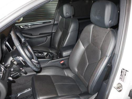 2023 Porsche Macan Base