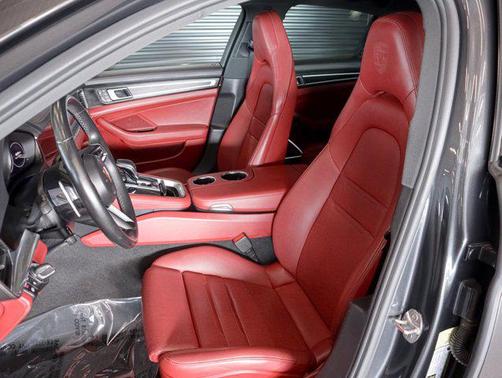 2022 Porsche Panamera Platinum Edition