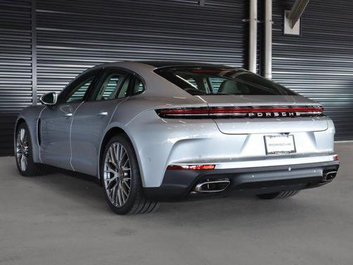 2026 Porsche Panamera 4 dr