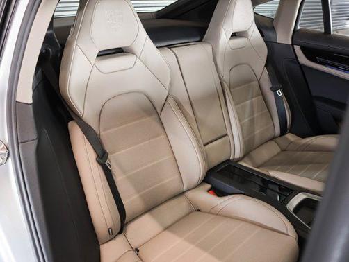 2026 Porsche Panamera 4 dr